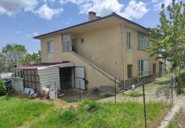 3S’TEN SULTANDAĞI DEREÇİNEDE BAHÇELİ 100M² SATILIK 3+1 DAİRE