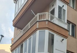 CUMHURİYET MAHALLESİ KURTULUŞ CADDE ARKASI SATILIK 2+1 ARAKAT